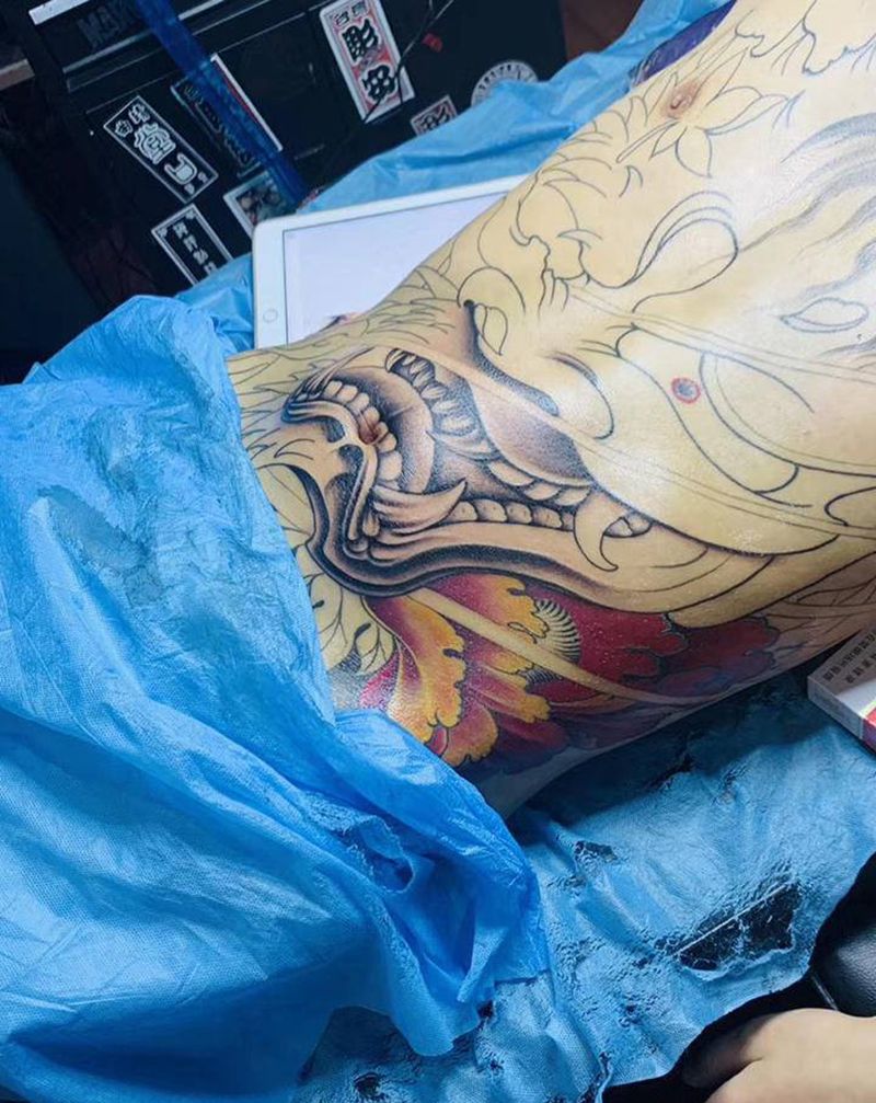 般若纹身图片_腹部新传统纹身图案