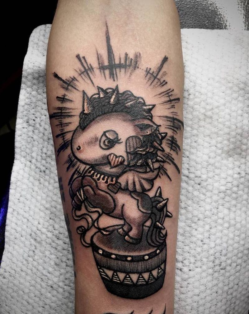 被驯服的马纹身图片_手臂点刺几何马纹身图案