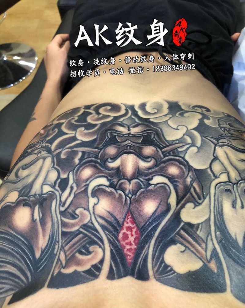 般若花胸纹身图片_肩部胸部新传统老传统纹身图案