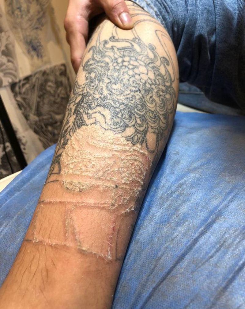 超皮秒洗纹身纹身图片_肩部颈部老传统纹身图案