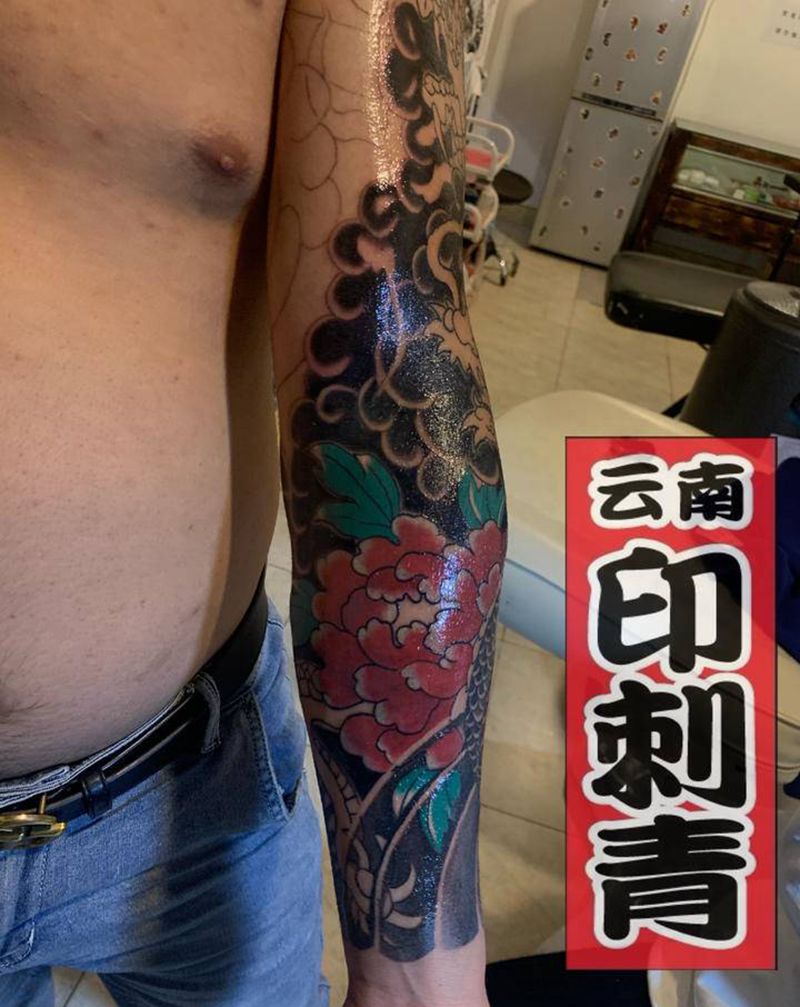 花臂未完成纹身图片_手臂手部老传统纹身图案