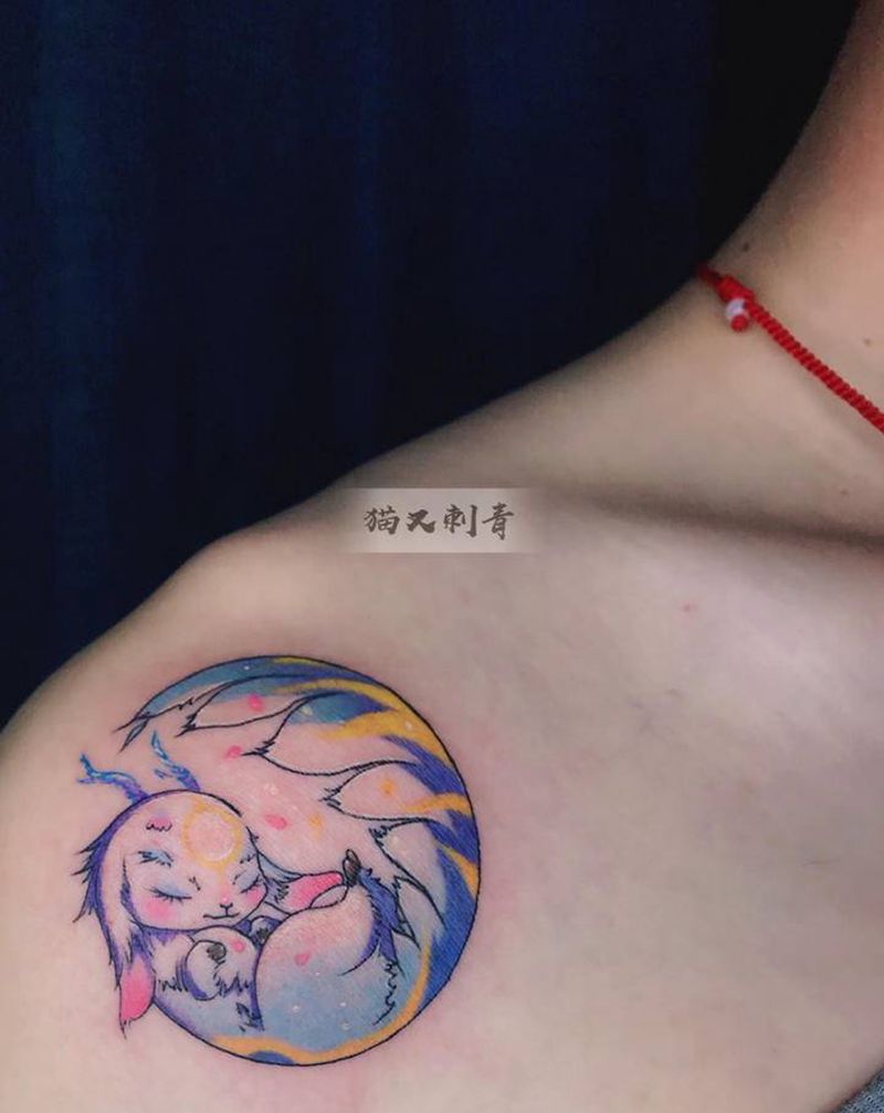 小四不像纹身图片_肩部水彩纹身图案