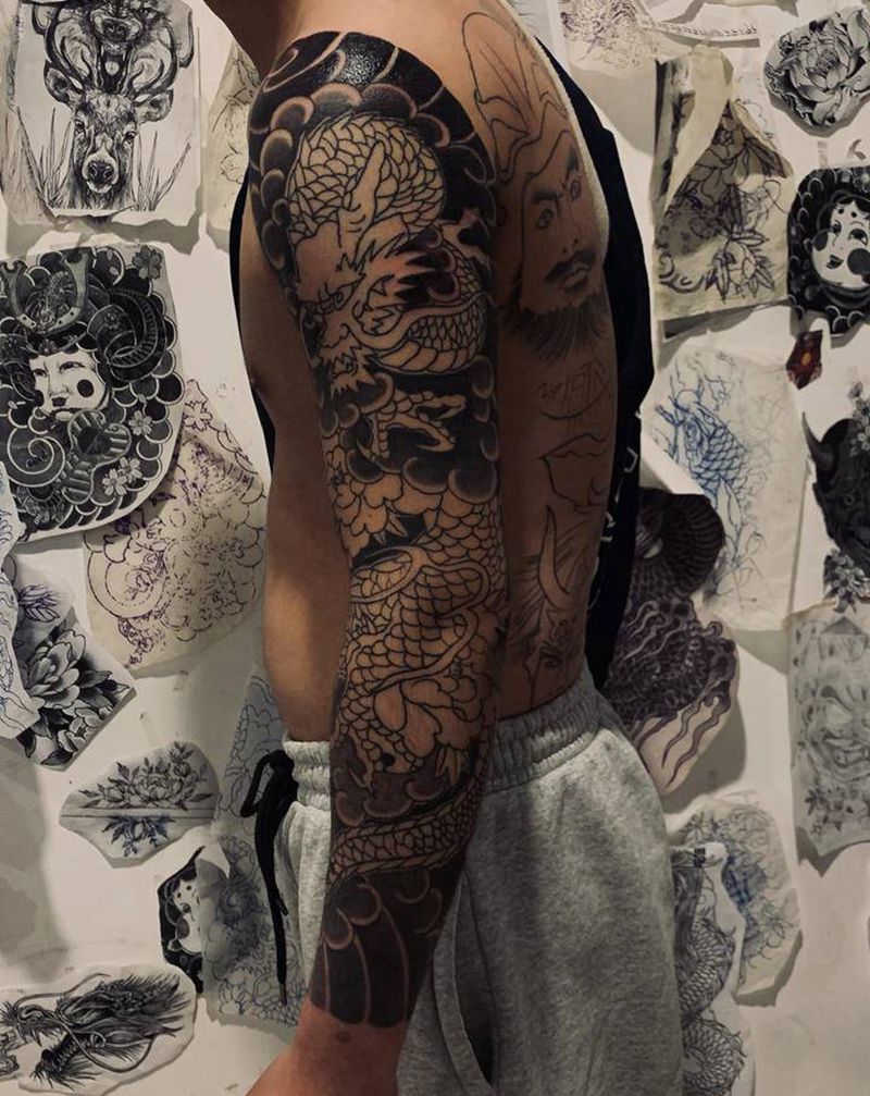 花臂龙纹身图片_手臂老传统纹身图案