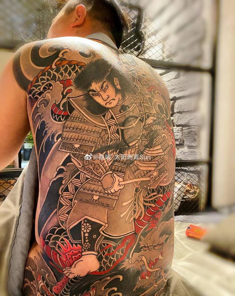 满背遮盖纹身图片_背部老传统纹身图案