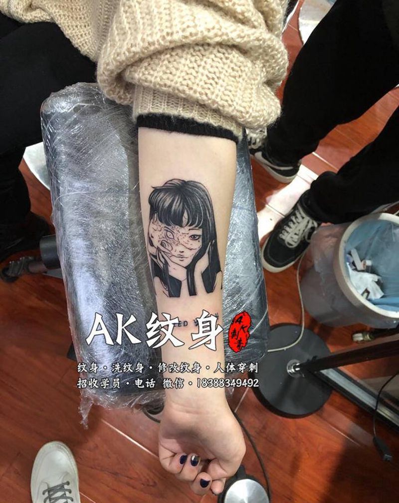 超好看的暗黑小图纹身图片_手臂手部新传统老传统纹身图案