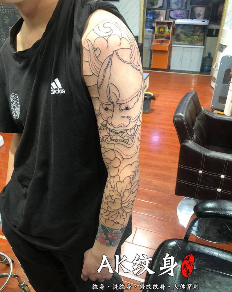 般若牡丹花臂纹身图片_手臂新传统老传统纹身图案