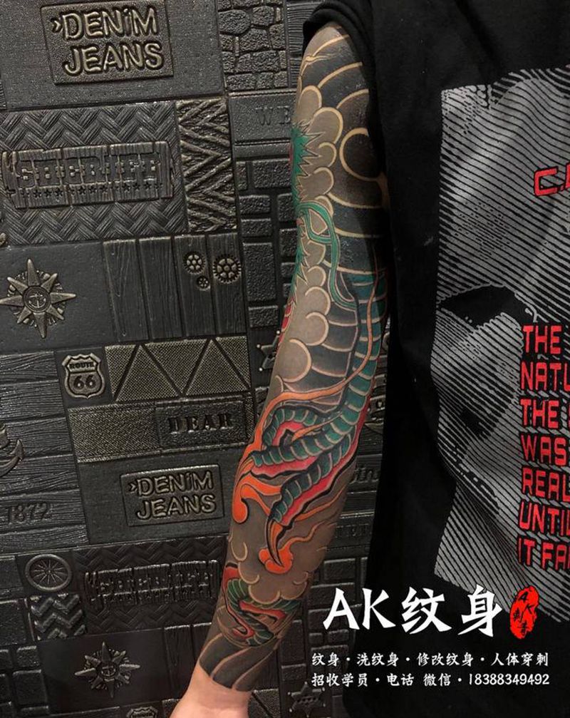 龙花臂未完成纹身图片_手臂新传统老传统纹身图案