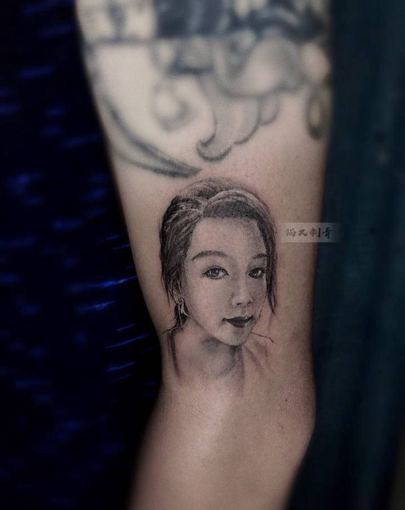 小像纹身图片_手臂欧美写实纹身图案