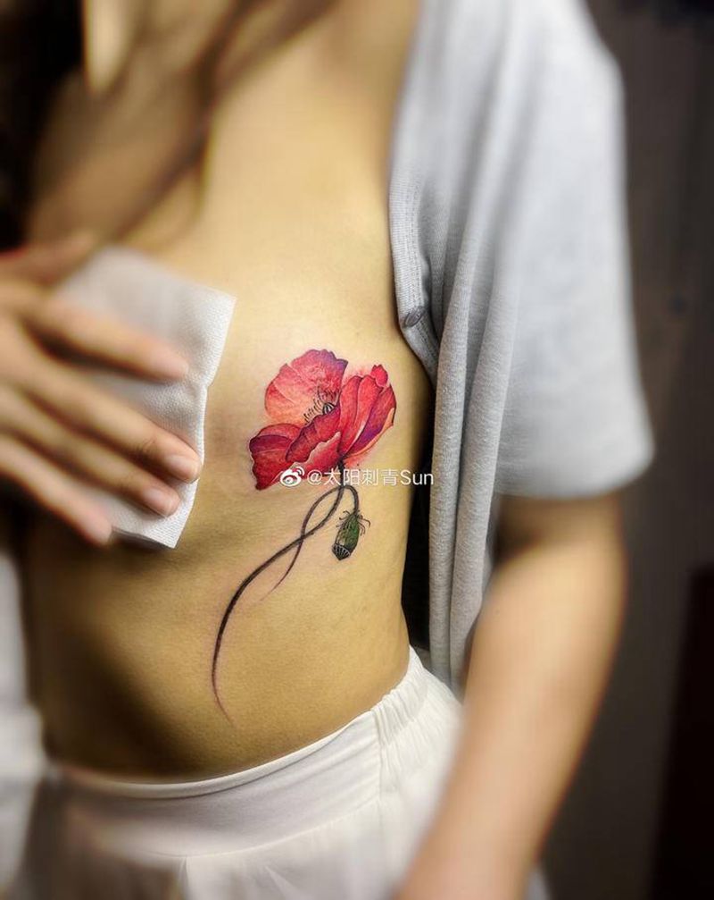 罂粟遮盖纹身图片_胸部水彩纹身图案