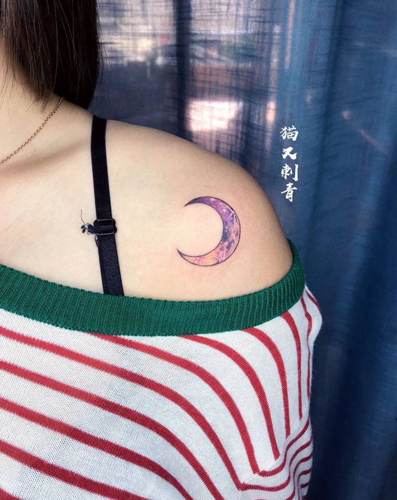 月亮纹身图片_肩部水彩纹身图案