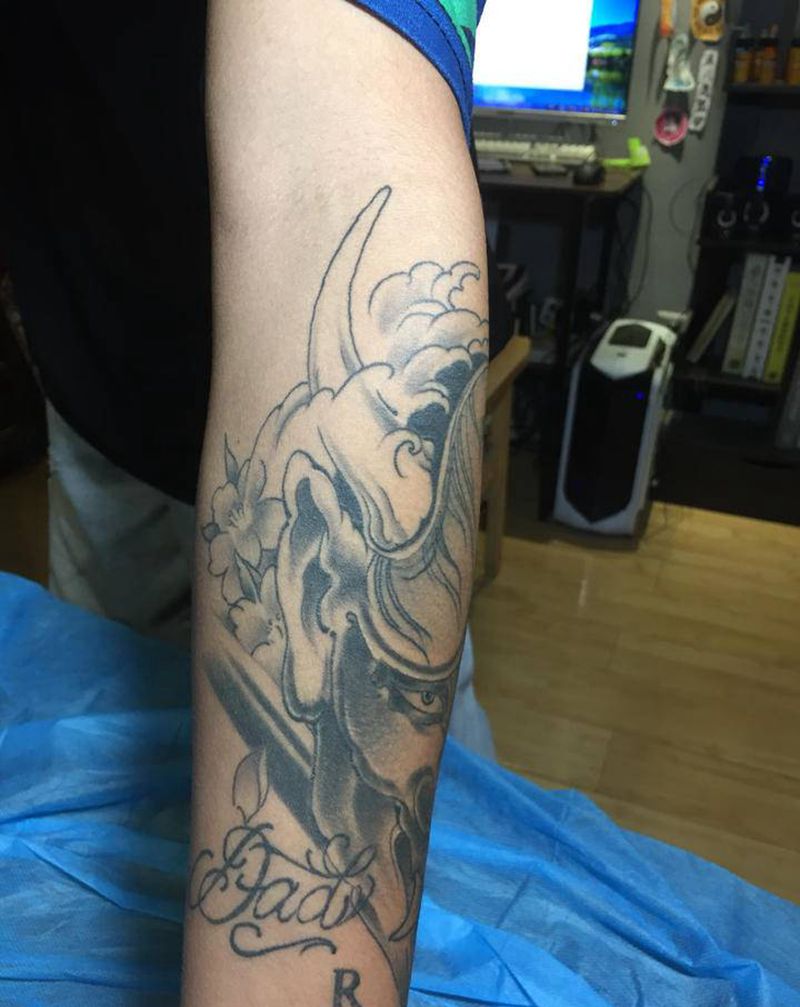 般若黑灰恢复纹身图片_手臂新传统纹身图案