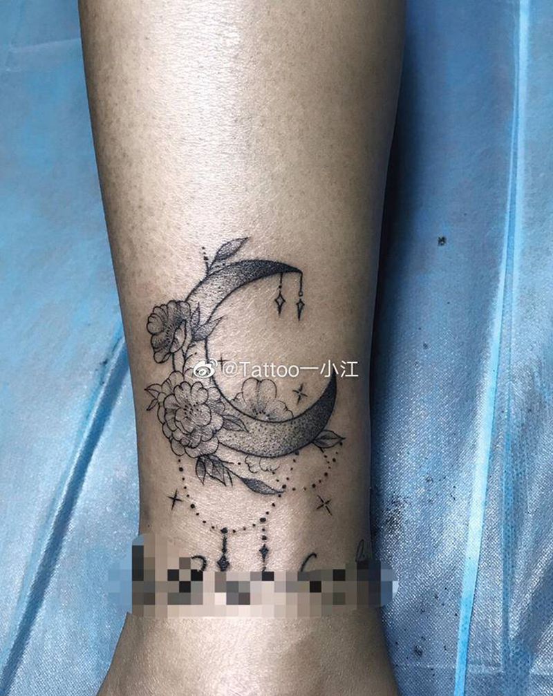 月亮弯弯纹身图片_腿部脚部纹身图案