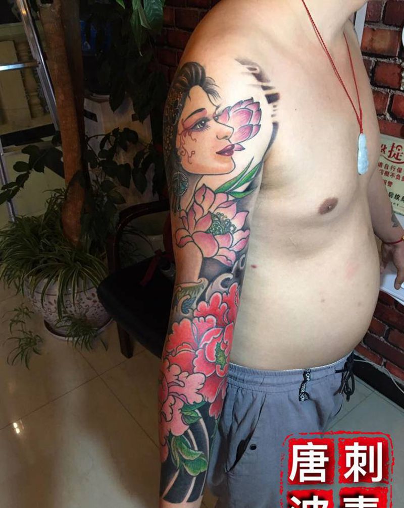 艺妓牡丹纹身图片_手臂新传统纹身图案