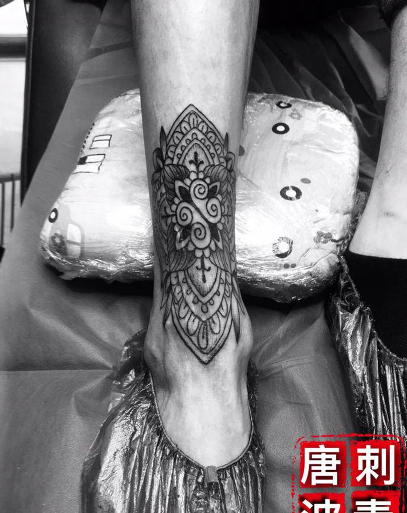 梵花遮盖疤痕纹身图片_腿部点刺纹身图案