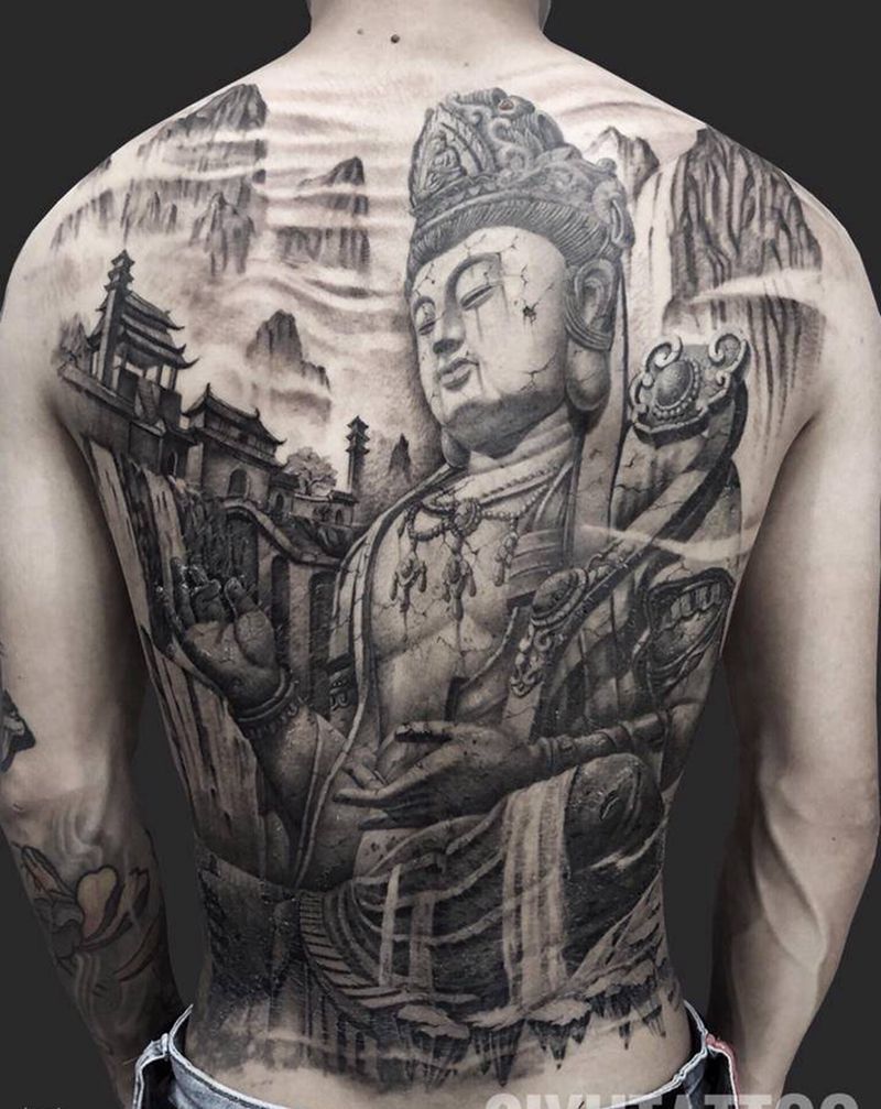 圣山纹身图片_背部欧美写实石雕纹身图案