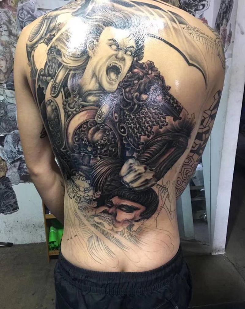 白起纹身图片_背部新传统纹身图案