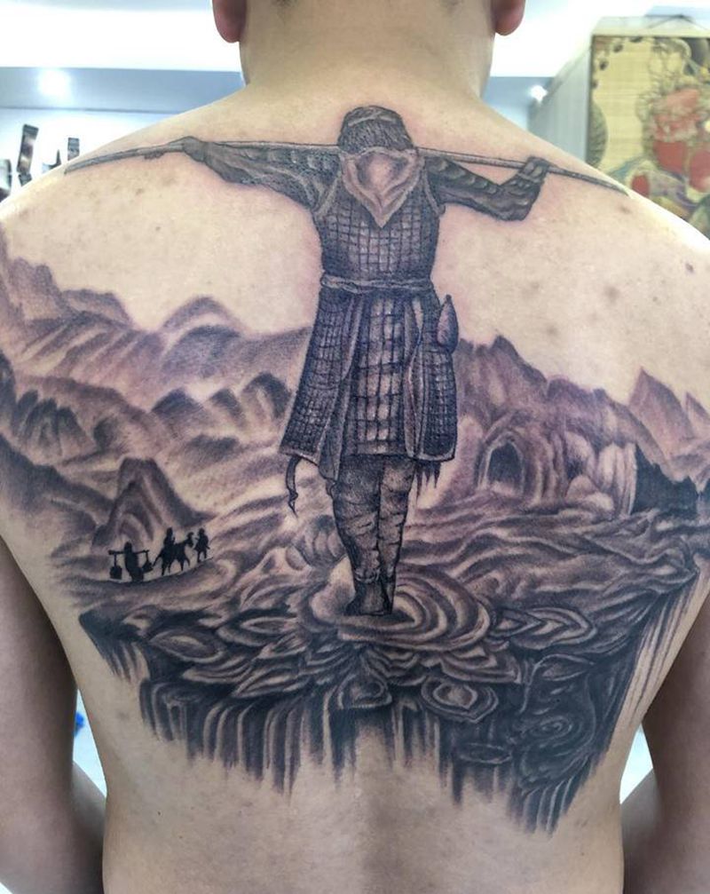 至尊宝纹身图片_背部欧美写实纹身图案