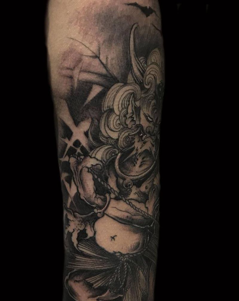 大臂拼接纹身图片_手臂手部纹身图案