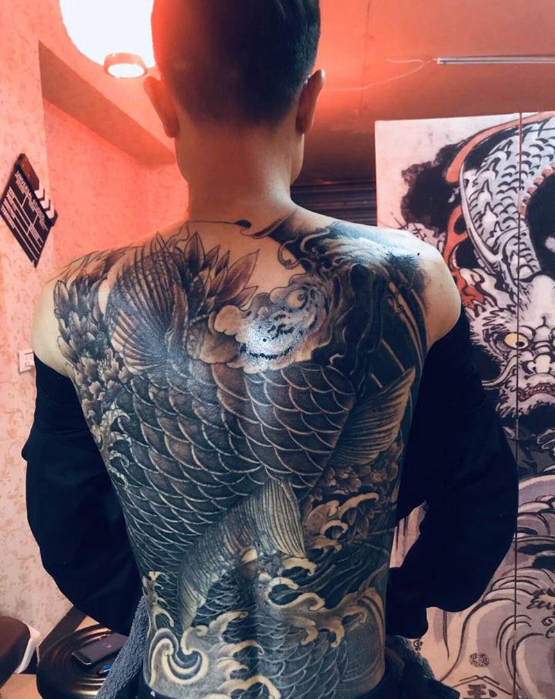 掩盖大龙未完成，细节下次继续纹身图片_背部新传统纹身图案