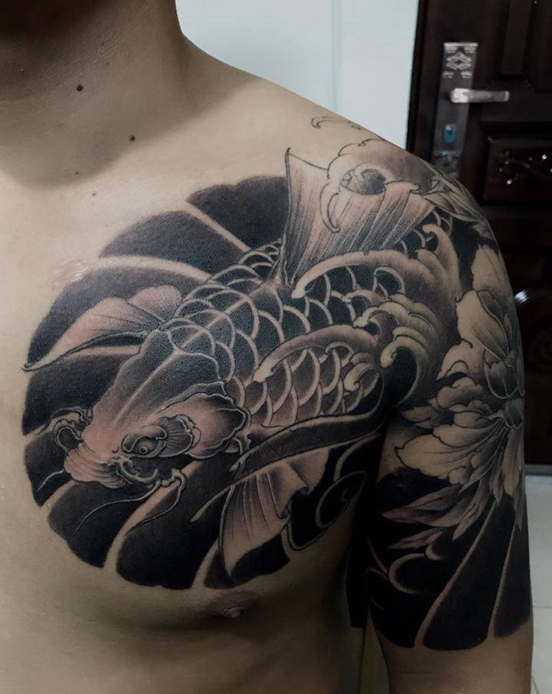 半胛,鲤鱼,牡丹纹身图片_胸部手臂老传统新传统鲤鱼半胛牡丹纹身图案