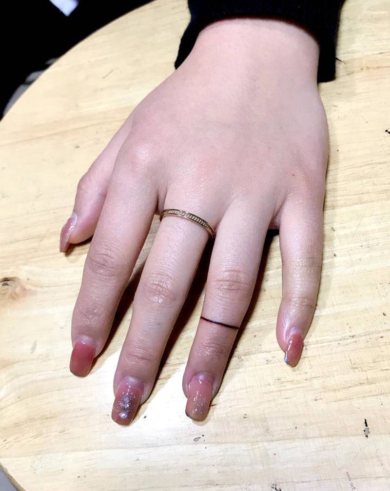 线纹身图片_手部手臂几何纹身图案