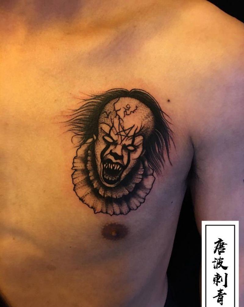 小丑纹身图片_胸部点刺纹身图案