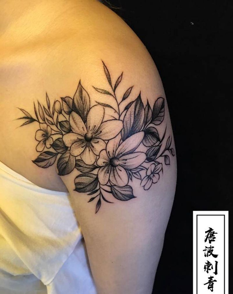 素花纹身图片_肩部点刺个人爱好纹身图案