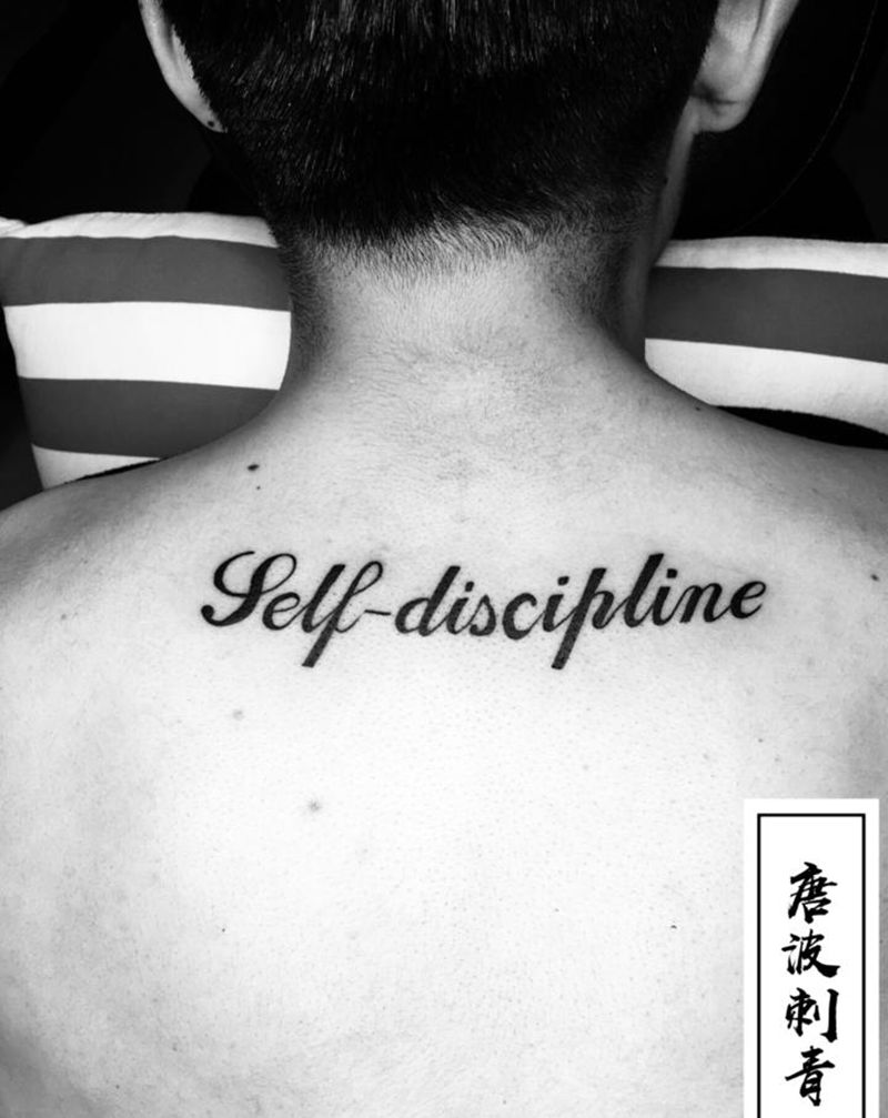 英文字母纹身图片_背部花体字个人爱好纹身图案