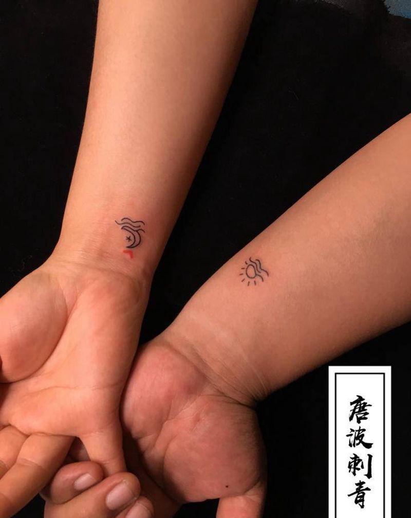 情侣纹身纹身图片_手部几何爱的力量纹身图案