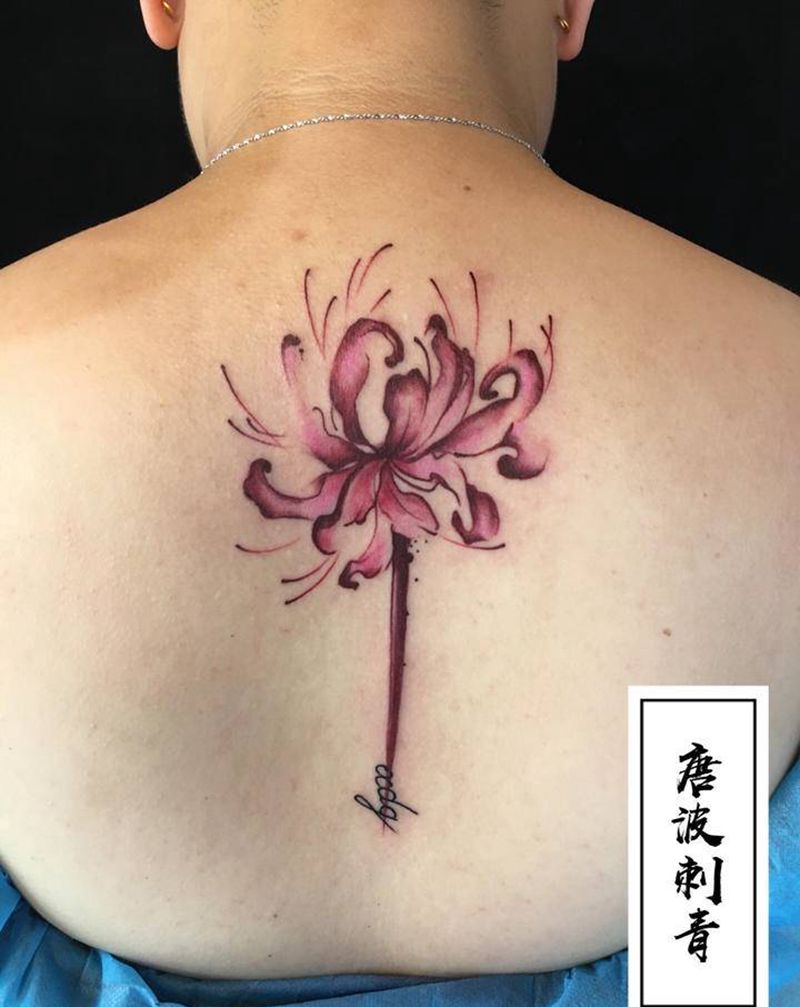 彼岸花纹身图片_背部水彩个人爱好纹身图案
