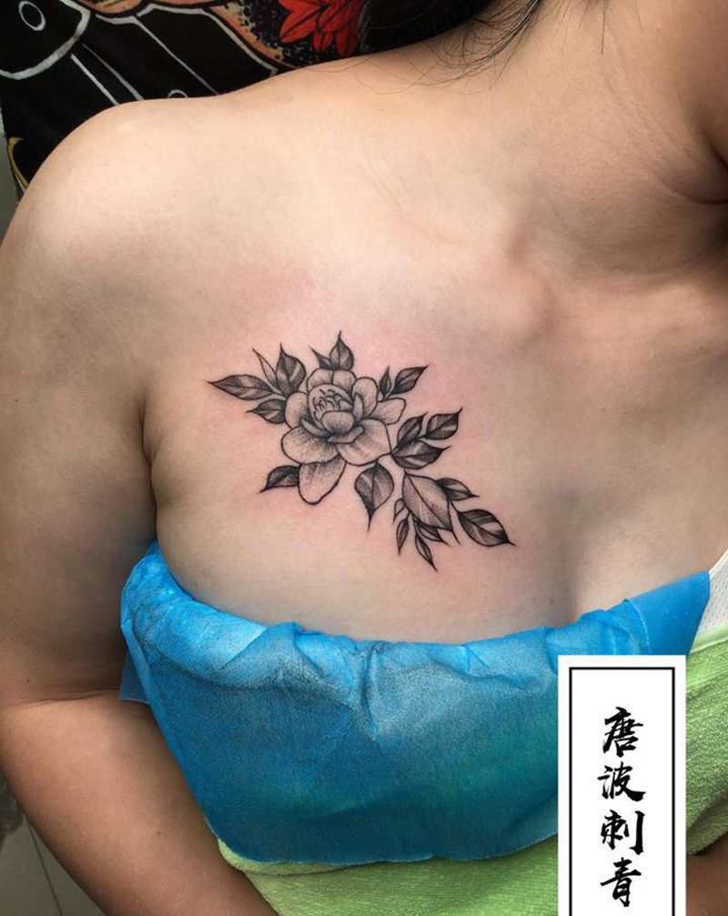 素花纹身图片_胸部点刺个人爱好纹身图案