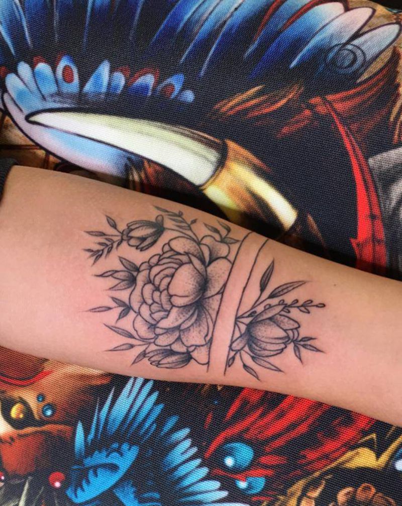 素花纹身图片_手臂点刺素花纹身图案