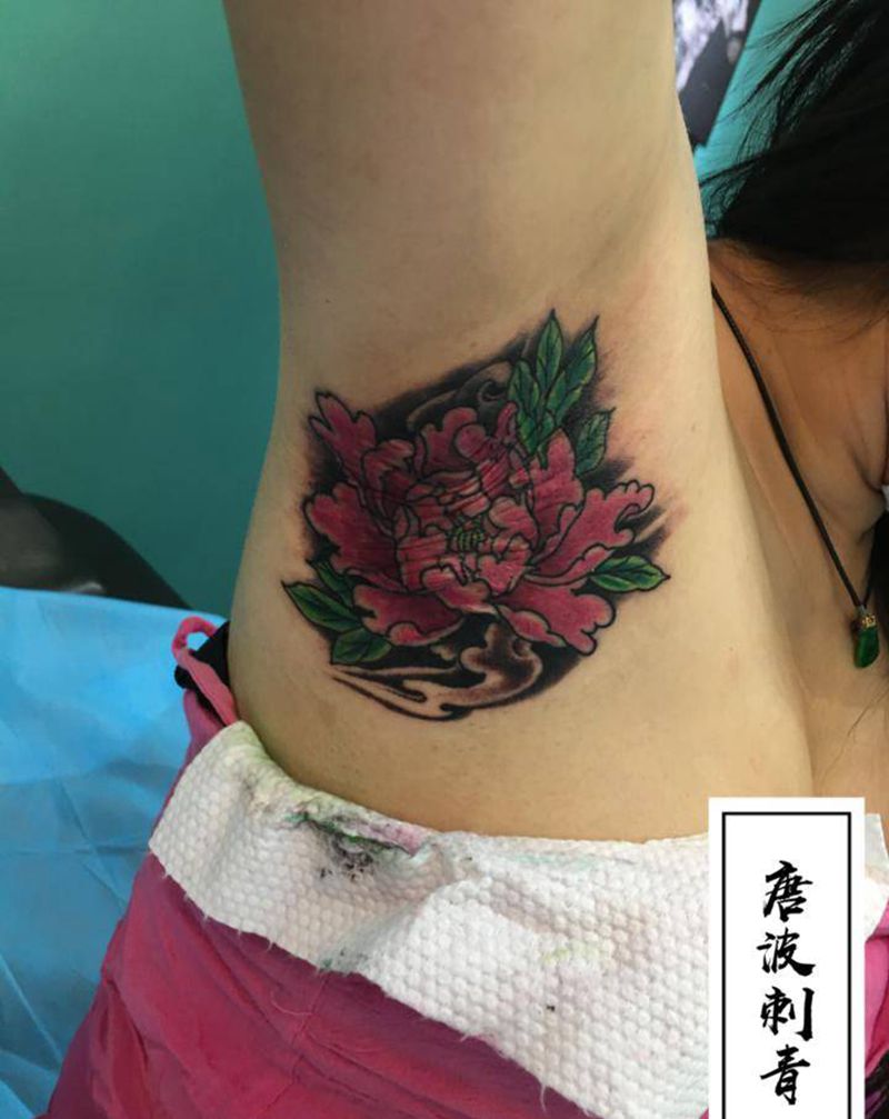 牡丹花遮盖疤痕纹身图片_手臂新传统水彩遮盖纹身图案