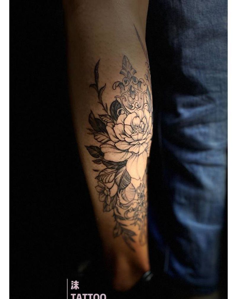 素花纹身图片_腿部素花纹身图案