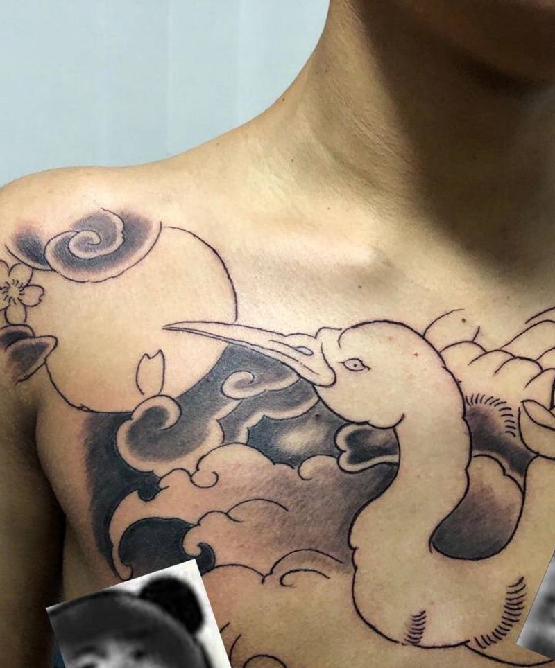 鹤未完成纹身图片_胸部纹身图案