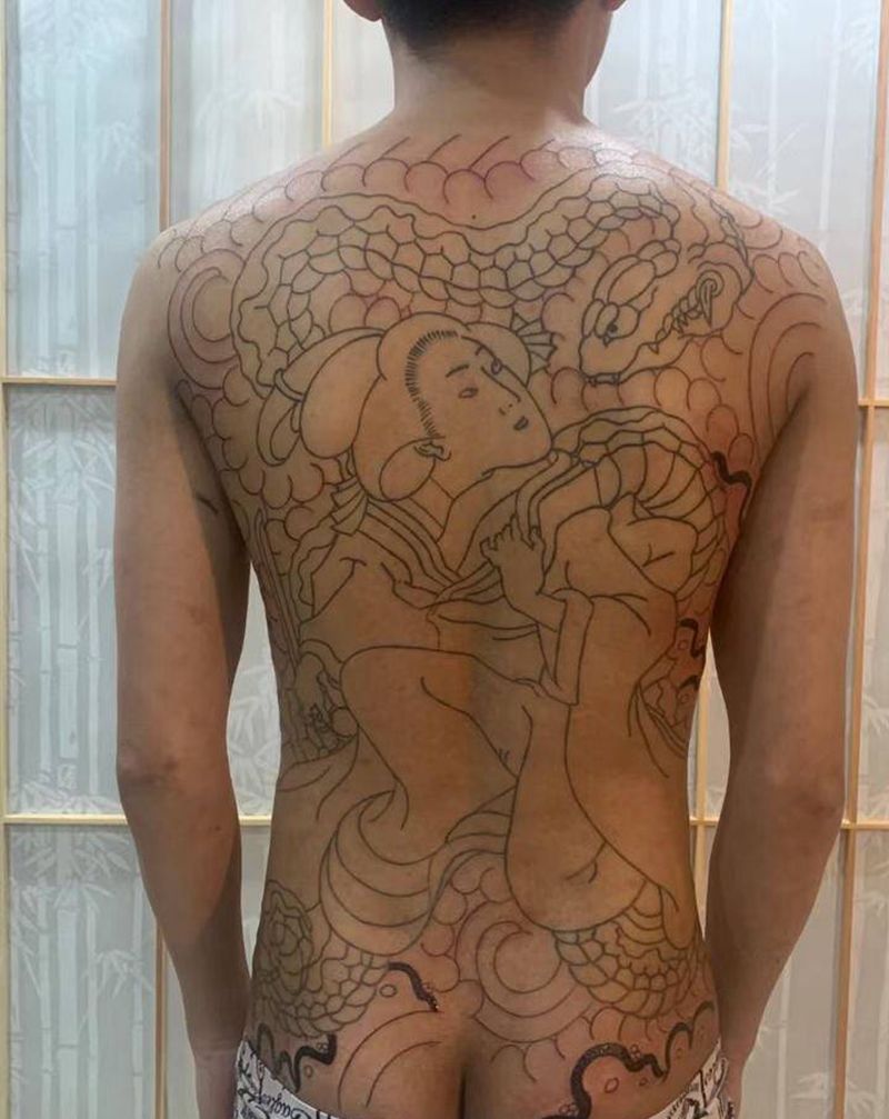 艺妓纹身图片_背部老传统纹身图案