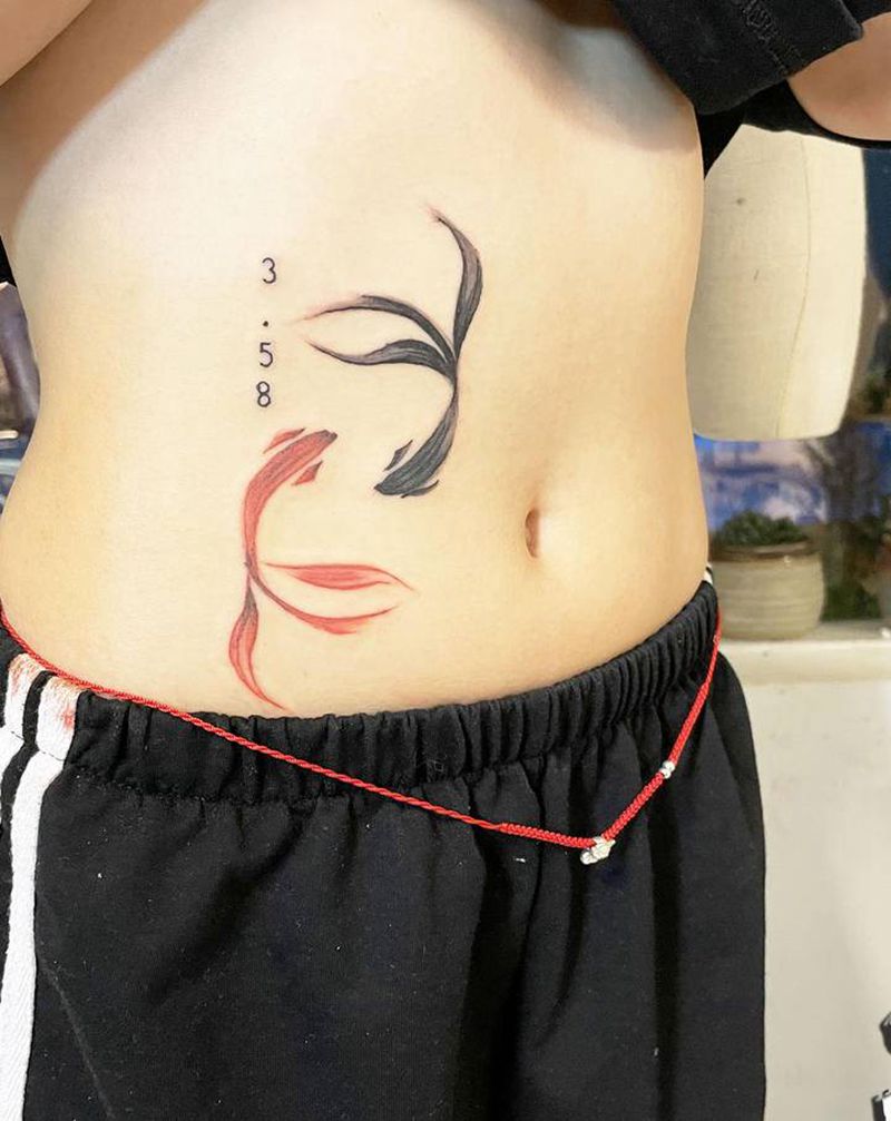 鱼-水墨（今日收工）纹身图片_腰部水墨纹身图案