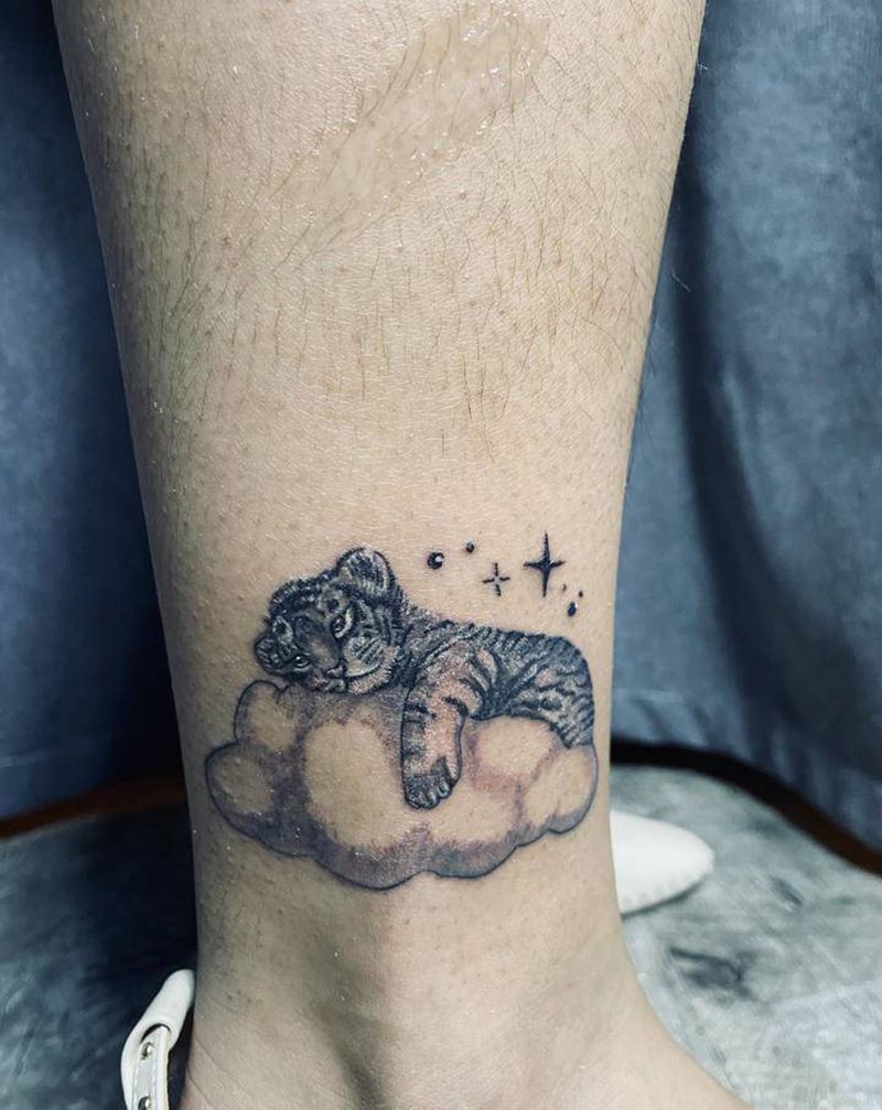 又一只小老虎纹身图片_脚部纹身图案