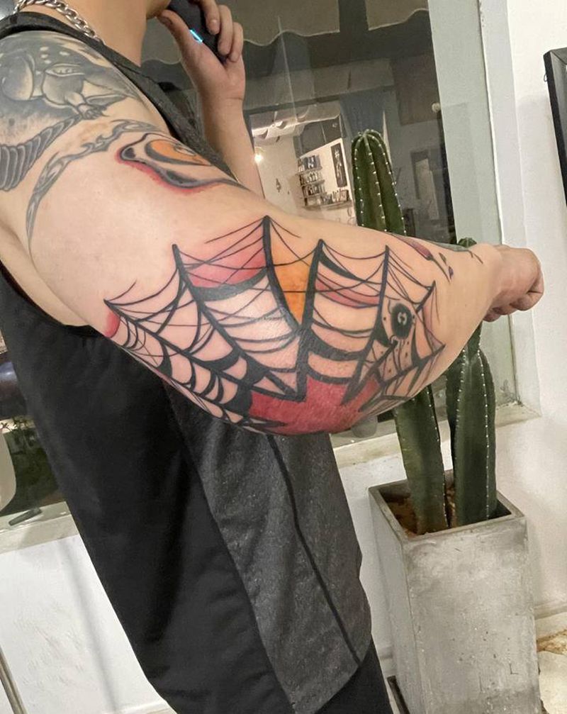 蛛网纹身图片_手部纹身图案