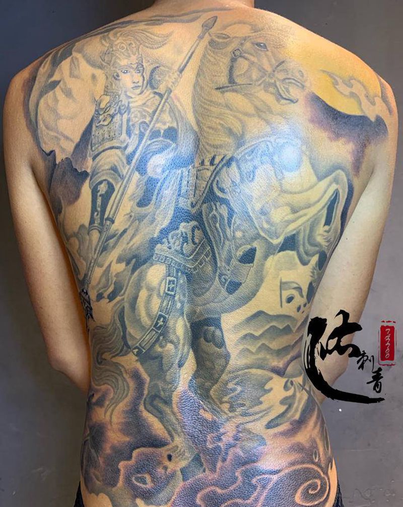 赵云纹身图片_背部老传统纹身图案