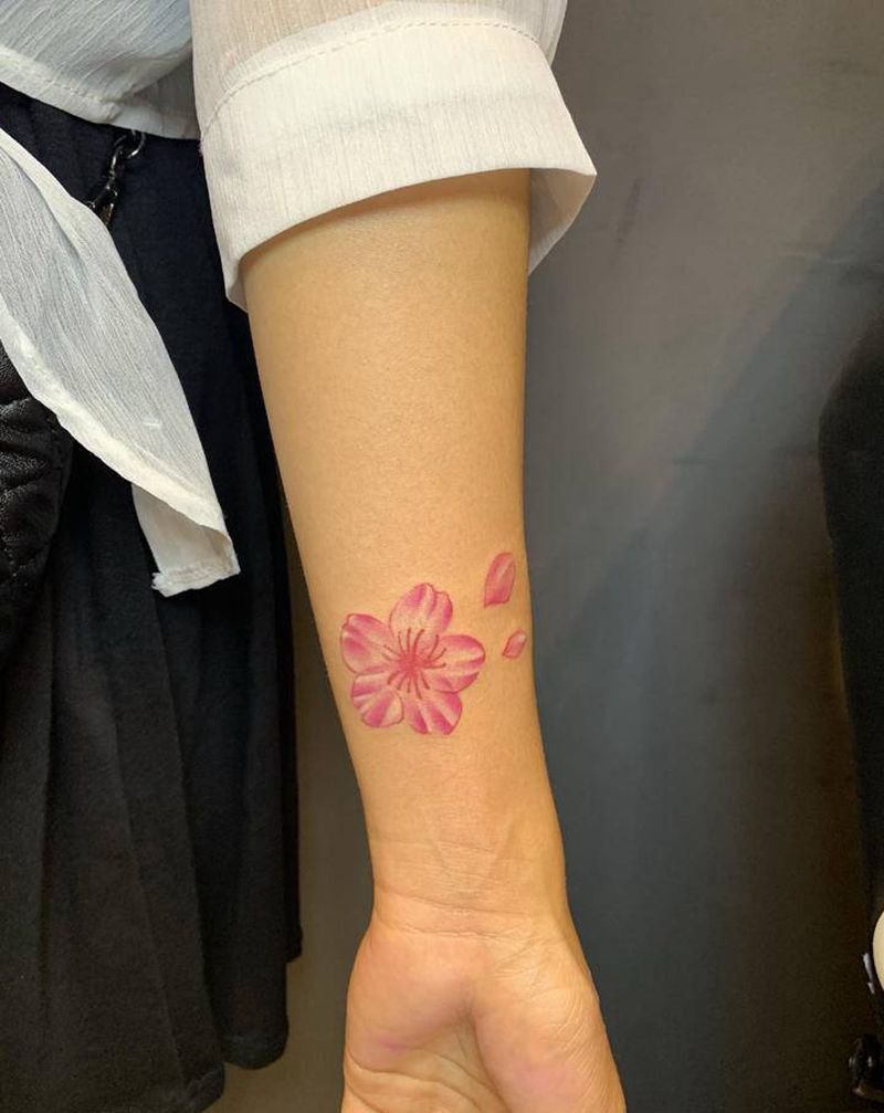 樱花纹身图片_手臂水彩纹身图案