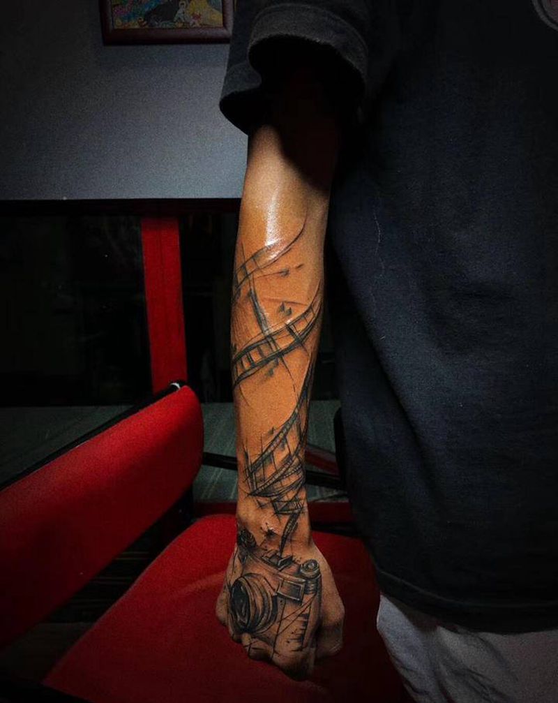 相机纹身图片_手臂几何纹身图案
