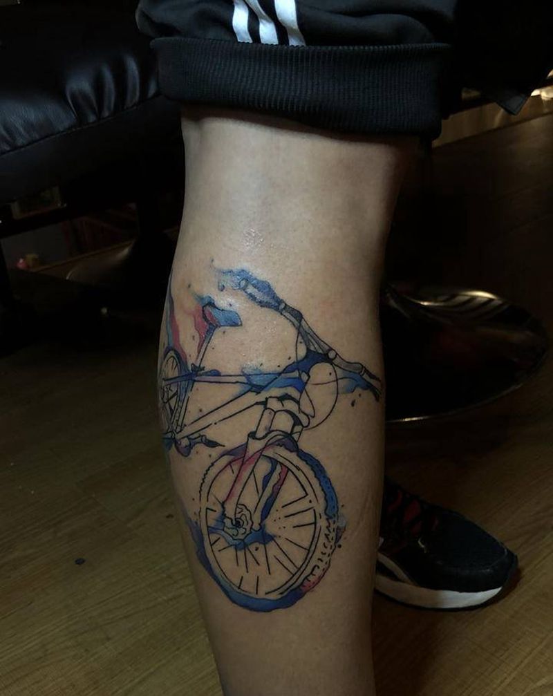 自行车纹身图片_腿部水彩纹身图案