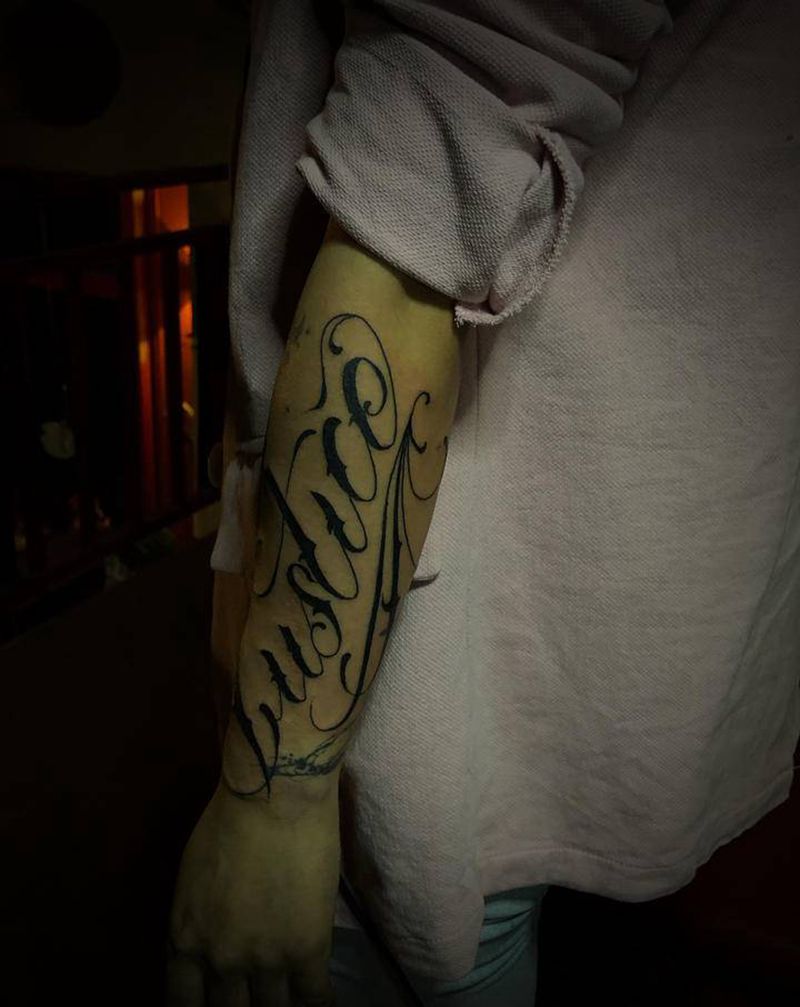字母纹身图片_手臂花体纹身图案