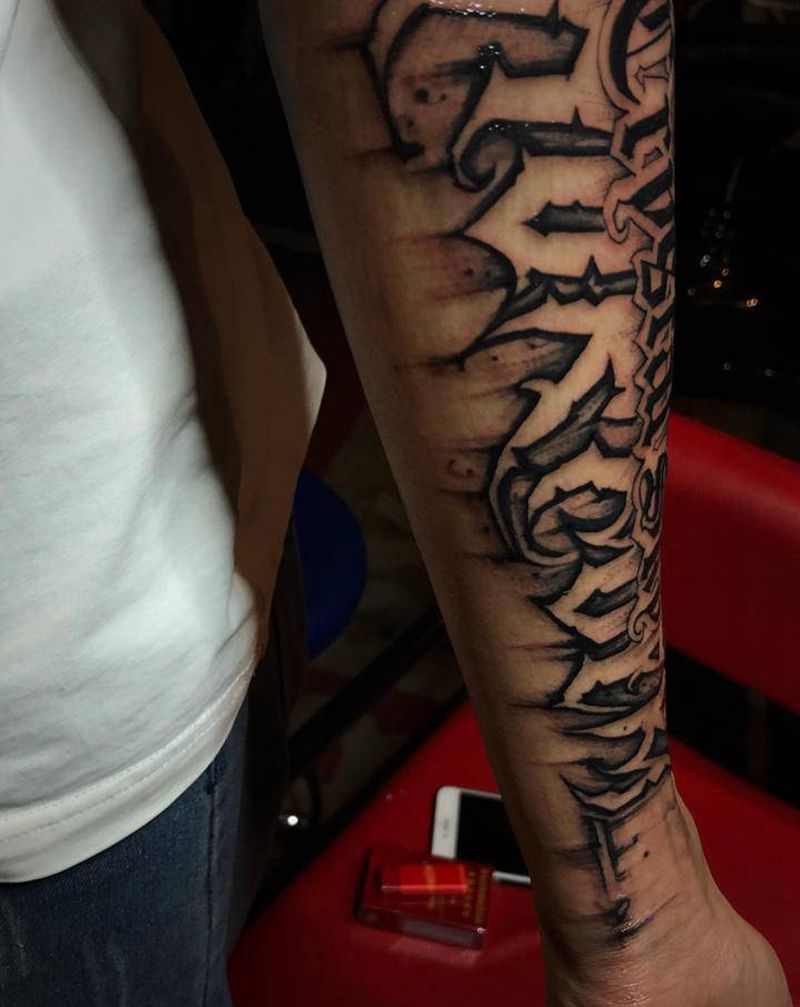 字母纹身图片_手臂花体纹身图案