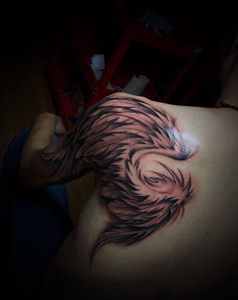 翅膀纹身图片_肩部纹身图案