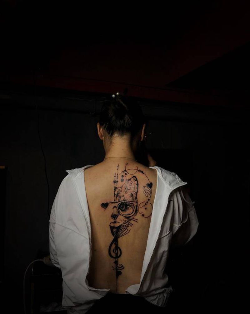 猫纹身图片_背部纹身图案