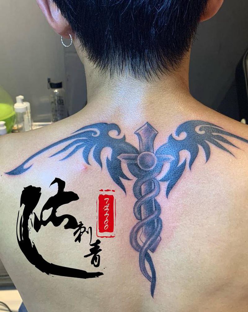 图腾翅膀纹身图片_背部图腾纹身图案