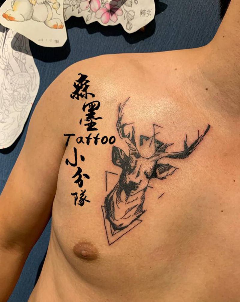 鹿纹身图片_胸部纹身图案