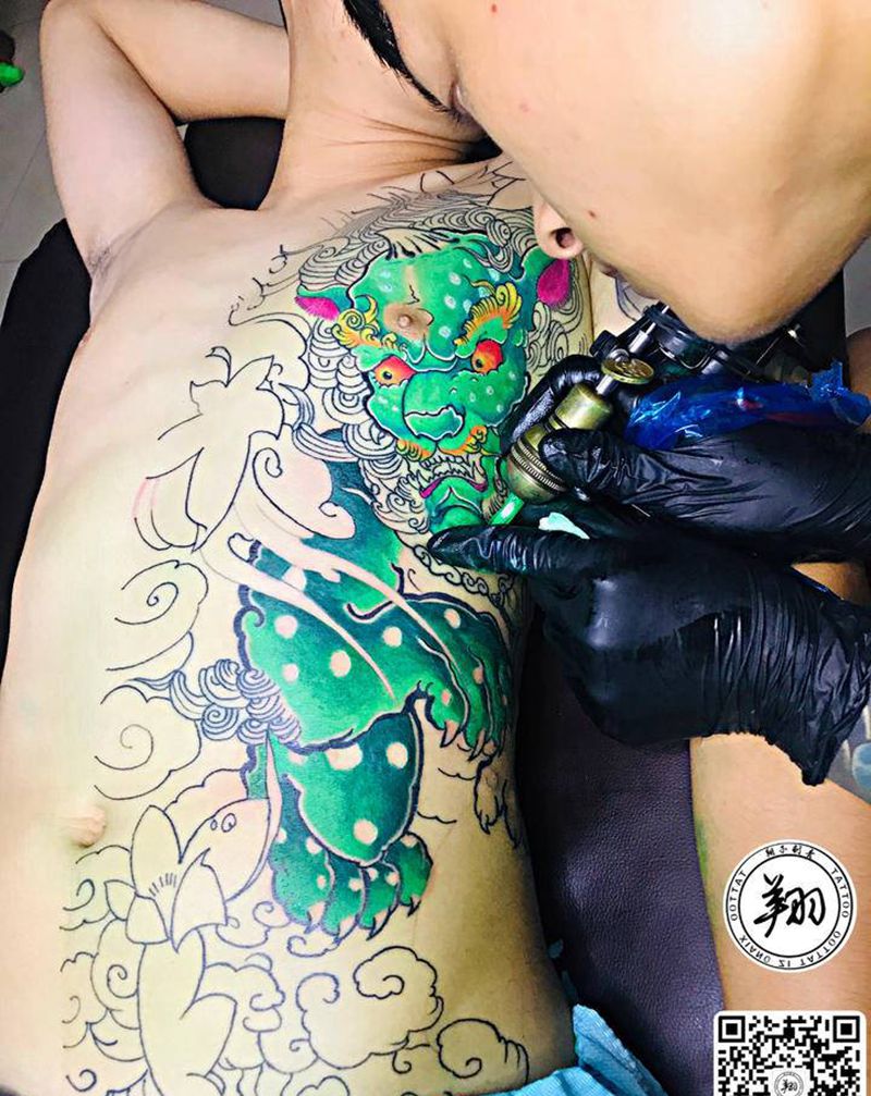 唐狮～纹身图片_胸部新传统纹身图案